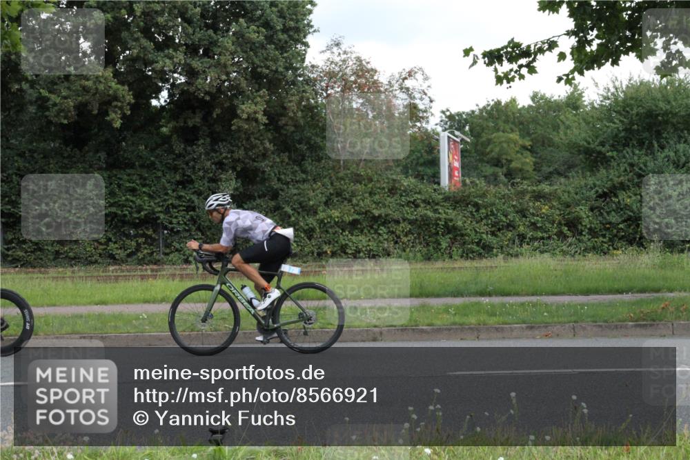 10.08.2025 - GEWOBA Citytriathlon Bremen Yannick Fuchs http://msf.ph/oto/8566921 10.08.2025 12:25:11 Radfahren 595, 619, 814, 908, 958, 965, 1024 meine-sportfotos.de