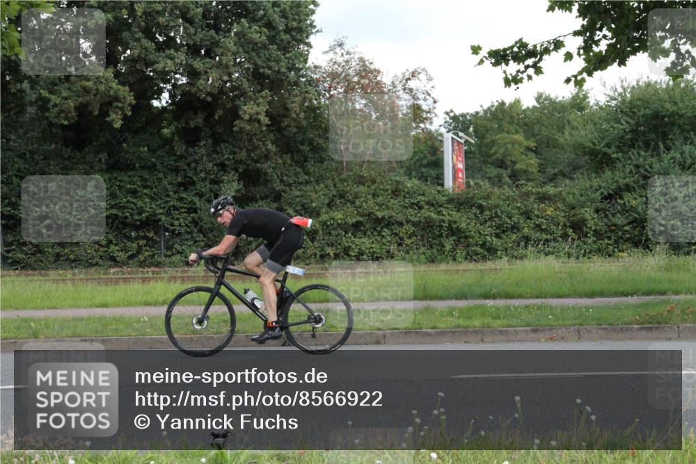 10.08.2025 - GEWOBA Citytriathlon Bremen Yannick Fuchs http://msf.ph/oto/8566922 10.08.2025 12:25:15 Radfahren 595, 619, 908, 958, 965, 1024 meine-sportfotos.de