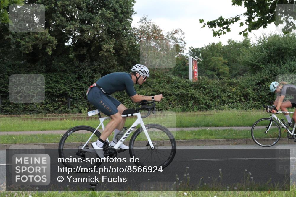 10.08.2025 - GEWOBA Citytriathlon Bremen Yannick Fuchs http://msf.ph/oto/8566924 10.08.2025 12:25:16 Radfahren 595, 619, 908, 958, 965, 1024 meine-sportfotos.de