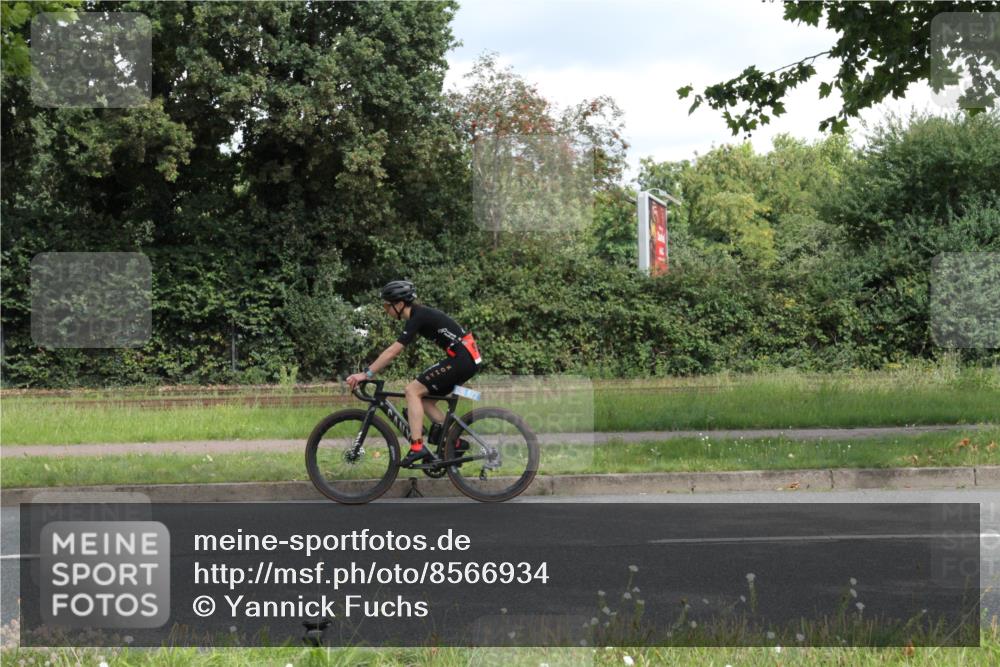 10.08.2025 - GEWOBA Citytriathlon Bremen Yannick Fuchs http://msf.ph/oto/8566934 10.08.2025 12:25:35 Radfahren 646, 684, 850, 968, 1024 meine-sportfotos.de