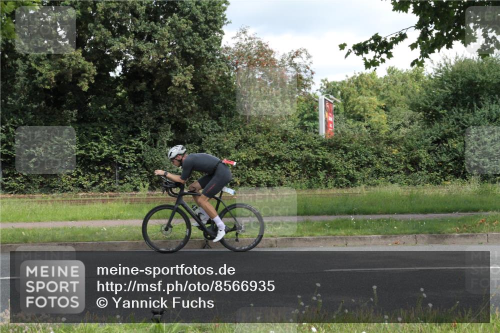 10.08.2025 - GEWOBA Citytriathlon Bremen Yannick Fuchs http://msf.ph/oto/8566935 10.08.2025 12:25:36 Radfahren 646, 684, 850, 968 meine-sportfotos.de
