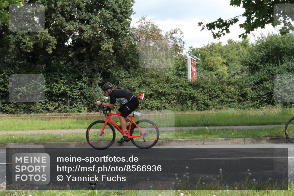 10.08.2025 - GEWOBA Citytriathlon Bremen Yannick Fuchs http://msf.ph/oto/8566936 10.08.2025 12:25:37 Radfahren 646, 677, 684, 850, 968 meine-sportfotos.de