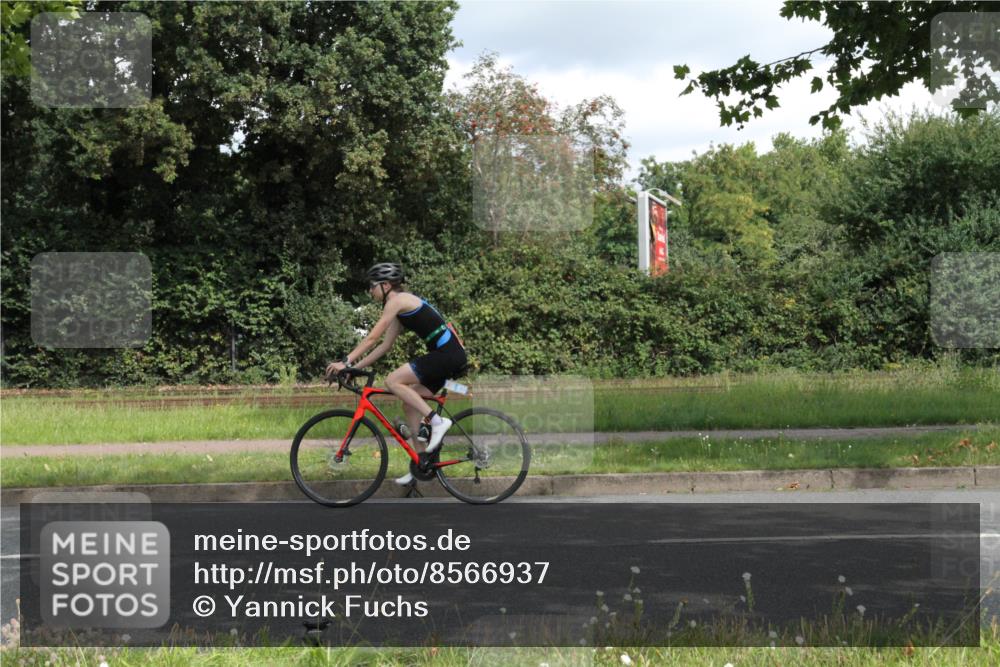 10.08.2025 - GEWOBA Citytriathlon Bremen Yannick Fuchs http://msf.ph/oto/8566937 10.08.2025 12:25:38 Radfahren 646, 677, 684, 850, 968 meine-sportfotos.de