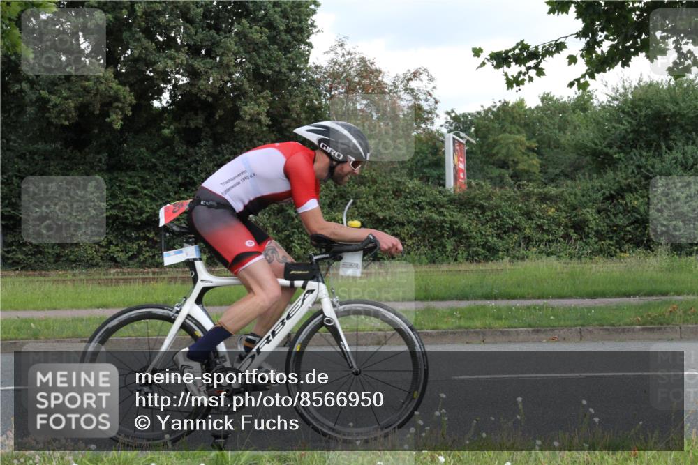 10.08.2025 - GEWOBA Citytriathlon Bremen Yannick Fuchs http://msf.ph/oto/8566950 10.08.2025 12:25:57 Radfahren 611, 661, 677, 684, 693, 730, 755, 830, 842, 849, 865, 871, 1014 meine-sportfotos.de