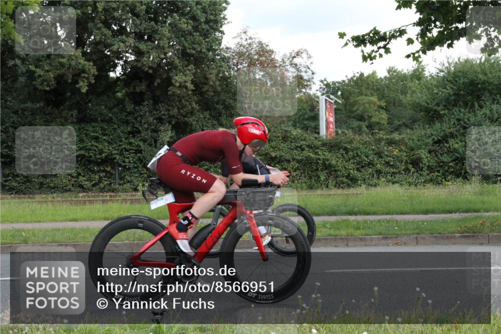 10.08.2025 - GEWOBA Citytriathlon Bremen Yannick Fuchs http://msf.ph/oto/8566951 10.08.2025 12:25:59 Radfahren 611, 661, 677, 693, 730, 755, 830, 842, 849, 865, 871, 911, 1014 meine-sportfotos.de