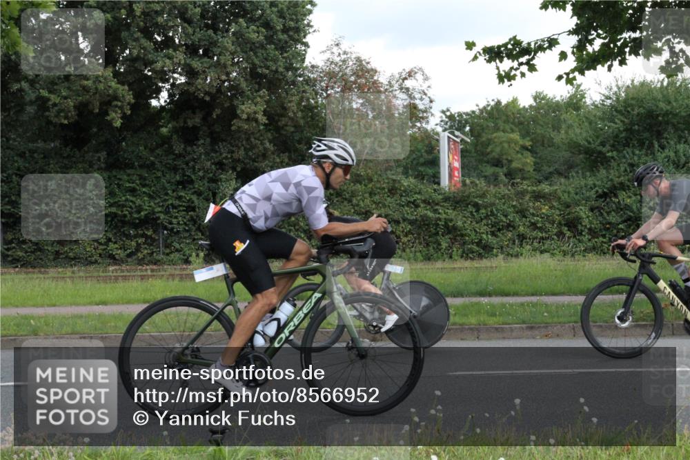10.08.2025 - GEWOBA Citytriathlon Bremen Yannick Fuchs http://msf.ph/oto/8566952 10.08.2025 12:25:59 Radfahren 611, 661, 677, 693, 730, 755, 830, 842, 849, 865, 871, 911, 1014 meine-sportfotos.de