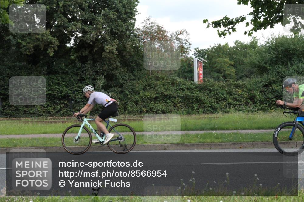 10.08.2025 - GEWOBA Citytriathlon Bremen Yannick Fuchs http://msf.ph/oto/8566954 10.08.2025 12:26:00 Radfahren 611, 661, 677, 693, 730, 755, 786, 830, 842, 849, 865, 871, 911, 1014 meine-sportfotos.de