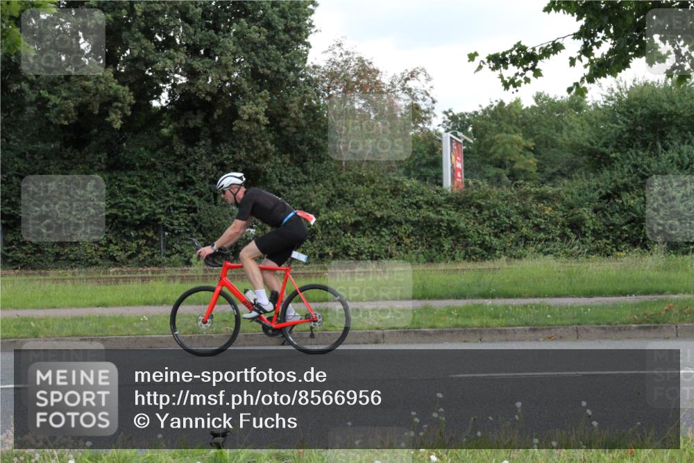 10.08.2025 - GEWOBA Citytriathlon Bremen Yannick Fuchs http://msf.ph/oto/8566956 10.08.2025 12:26:03 Radfahren 611, 661, 693, 730, 755, 786, 830, 842, 849, 865, 871, 911, 1014 meine-sportfotos.de