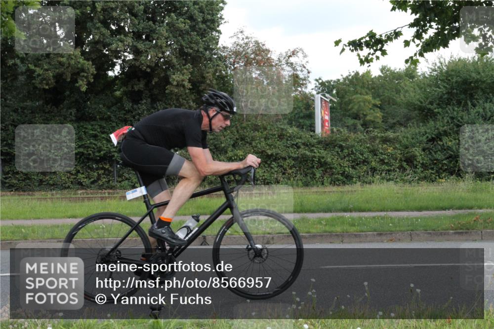 10.08.2025 - GEWOBA Citytriathlon Bremen Yannick Fuchs http://msf.ph/oto/8566957 10.08.2025 12:26:05 Radfahren 608, 611, 661, 693, 730, 755, 786, 830, 842, 849, 865, 871, 911, 1014 meine-sportfotos.de