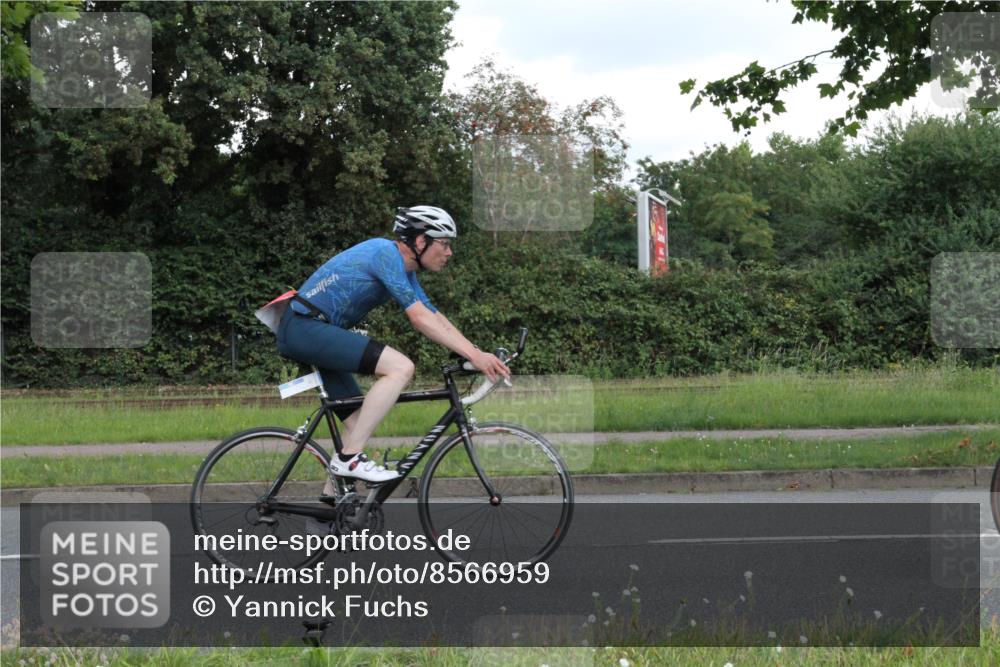 10.08.2025 - GEWOBA Citytriathlon Bremen Yannick Fuchs http://msf.ph/oto/8566959 10.08.2025 12:26:07 Radfahren 608, 611, 661, 693, 730, 755, 786, 808, 842, 849, 865, 871, 911, 1014 meine-sportfotos.de