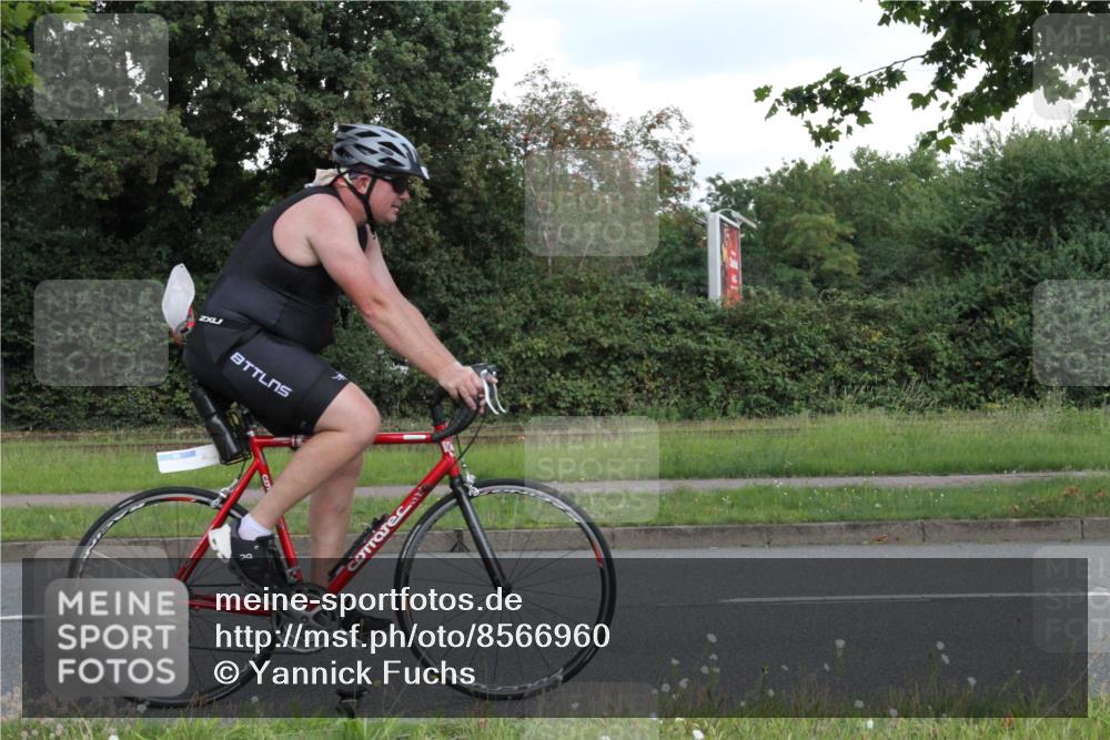 10.08.2025 - GEWOBA Citytriathlon Bremen Yannick Fuchs http://msf.ph/oto/8566960 10.08.2025 12:26:08 Radfahren 608, 611, 661, 730, 755, 786, 808, 842, 865, 871, 911, 1014 meine-sportfotos.de