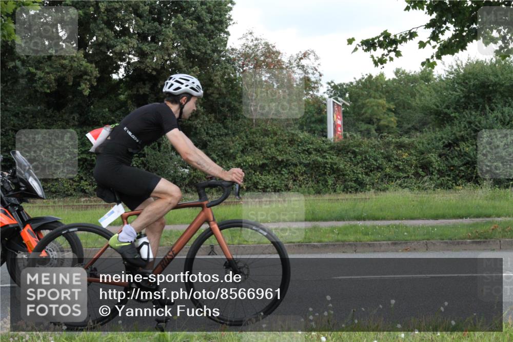 10.08.2025 - GEWOBA Citytriathlon Bremen Yannick Fuchs http://msf.ph/oto/8566961 10.08.2025 12:26:09 Radfahren 608, 611, 661, 730, 755, 786, 808, 842, 865, 871, 911, 1014 meine-sportfotos.de