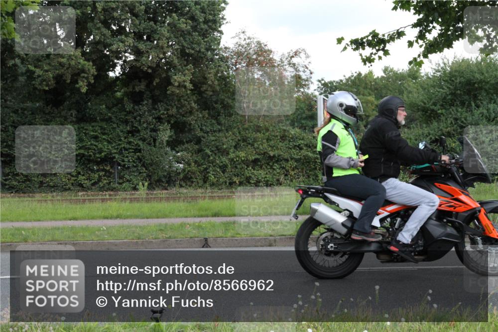 10.08.2025 - GEWOBA Citytriathlon Bremen Yannick Fuchs http://msf.ph/oto/8566962 10.08.2025 12:26:09 Radfahren 608, 611, 661, 730, 755, 786, 808, 842, 865, 871, 911, 1014 meine-sportfotos.de