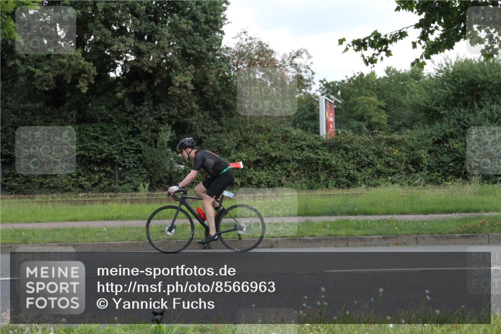 10.08.2025 - GEWOBA Citytriathlon Bremen Yannick Fuchs http://msf.ph/oto/8566963 10.08.2025 12:26:10 Radfahren 608, 611, 661, 730, 755, 786, 808, 842, 865, 871, 911, 1014 meine-sportfotos.de