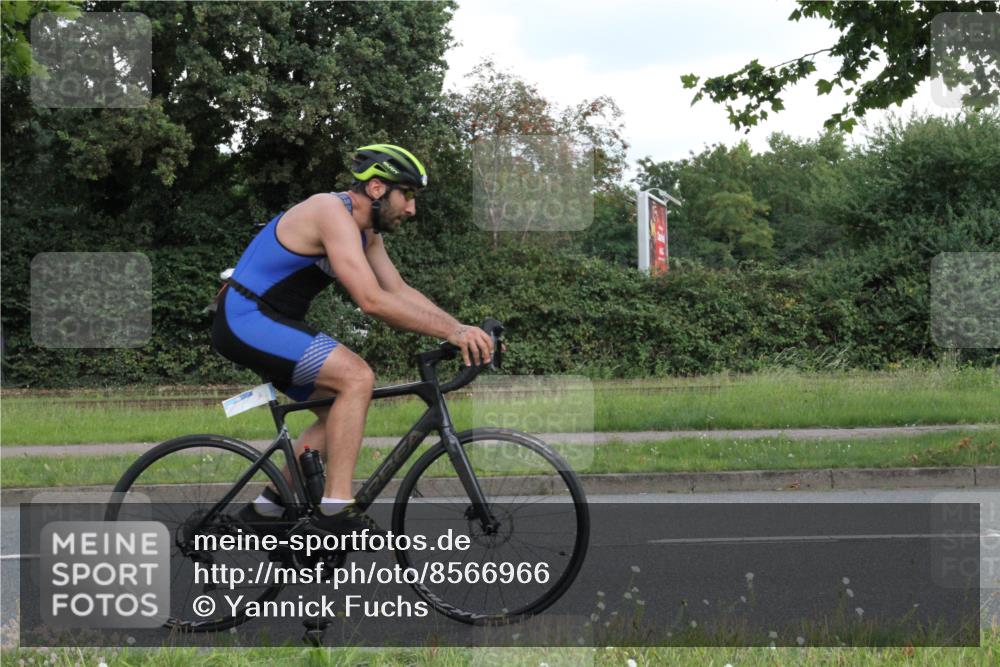 10.08.2025 - GEWOBA Citytriathlon Bremen Yannick Fuchs http://msf.ph/oto/8566966 10.08.2025 12:26:13 Radfahren 608, 611, 661, 730, 786, 808, 842, 865, 871, 911, 1014 meine-sportfotos.de