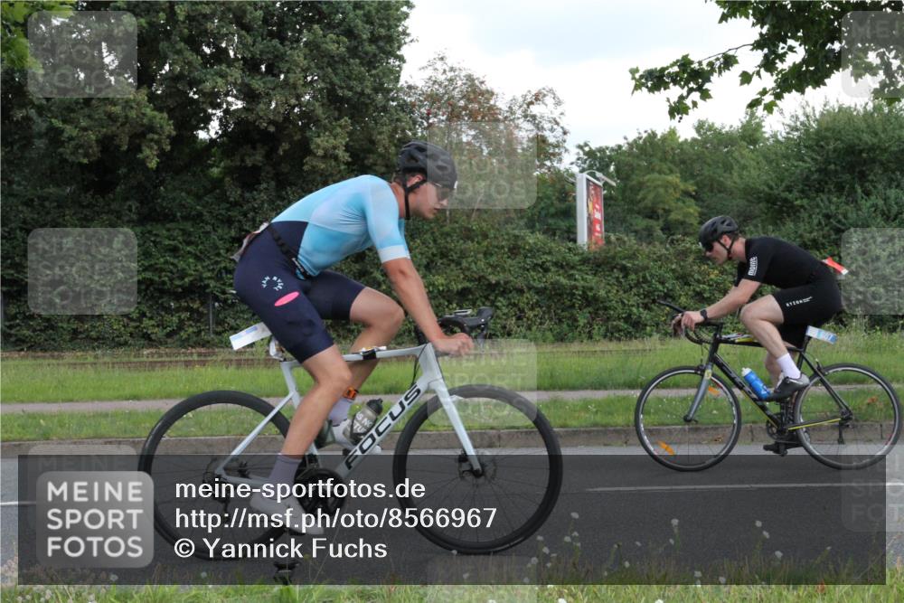 10.08.2025 - GEWOBA Citytriathlon Bremen Yannick Fuchs http://msf.ph/oto/8566967 10.08.2025 12:26:16 Radfahren 608, 611, 628, 661, 731, 786, 808, 842, 865, 871, 911 meine-sportfotos.de