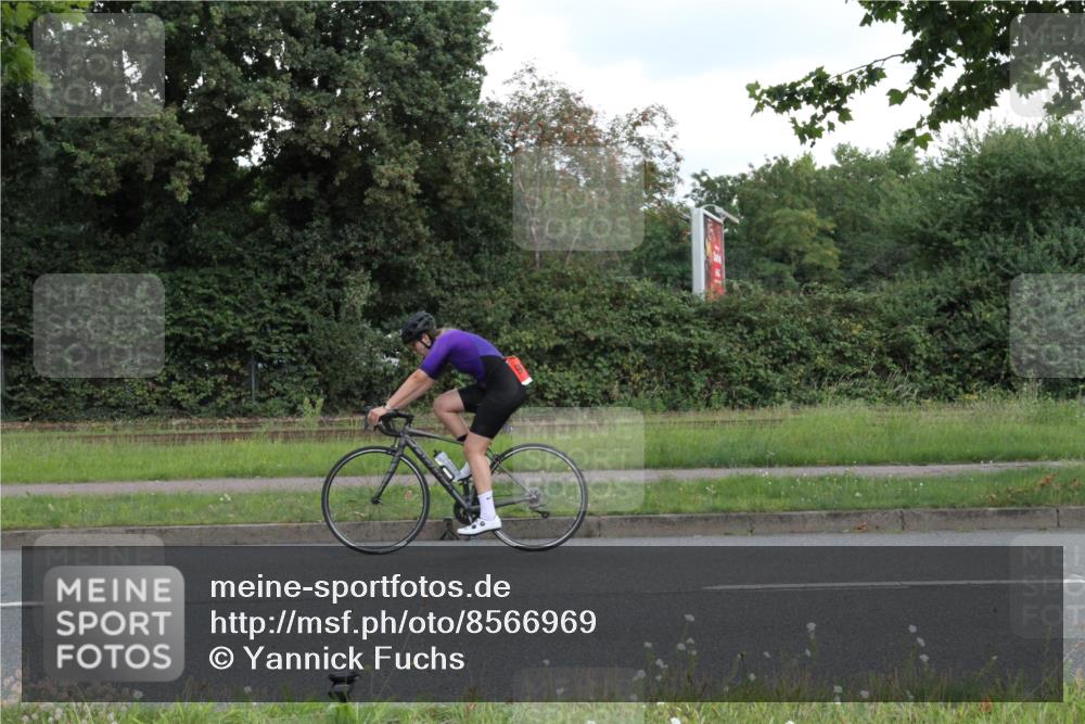 10.08.2025 - GEWOBA Citytriathlon Bremen Yannick Fuchs http://msf.ph/oto/8566969 10.08.2025 12:26:17 Radfahren 608, 611, 628, 661, 731, 786, 808, 842, 871, 911 meine-sportfotos.de