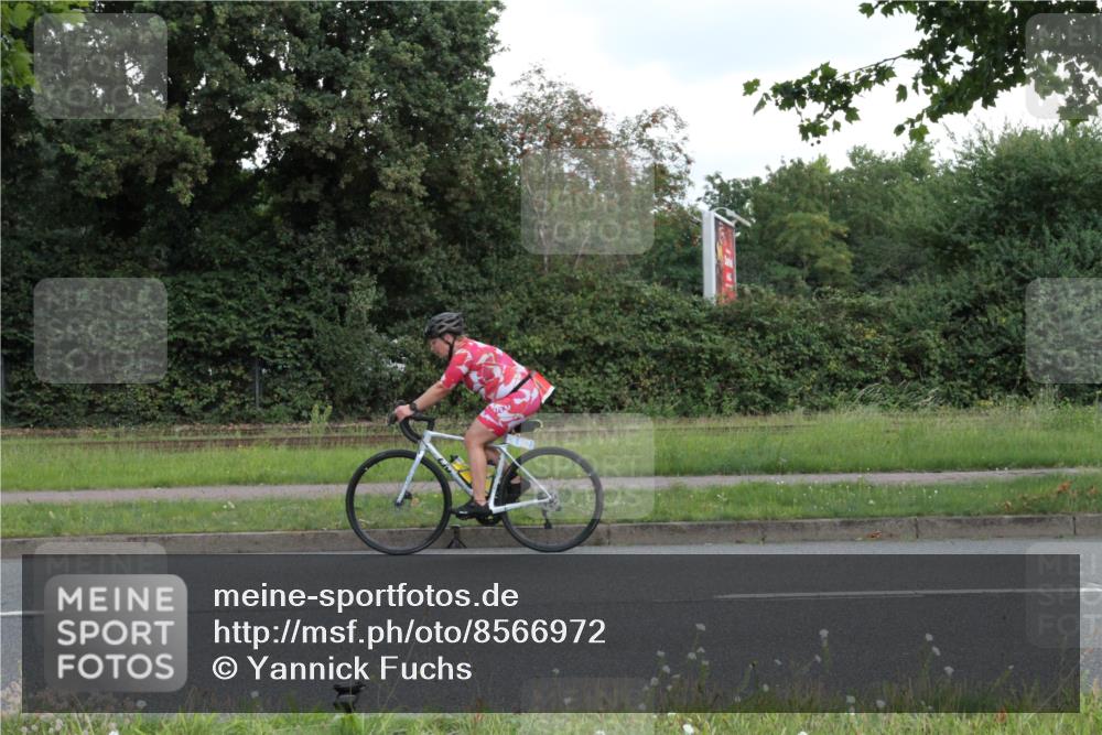 10.08.2025 - GEWOBA Citytriathlon Bremen Yannick Fuchs http://msf.ph/oto/8566972 10.08.2025 12:26:26 Radfahren 574, 608, 628, 668, 731, 808, 837, 903, 930, 972 meine-sportfotos.de