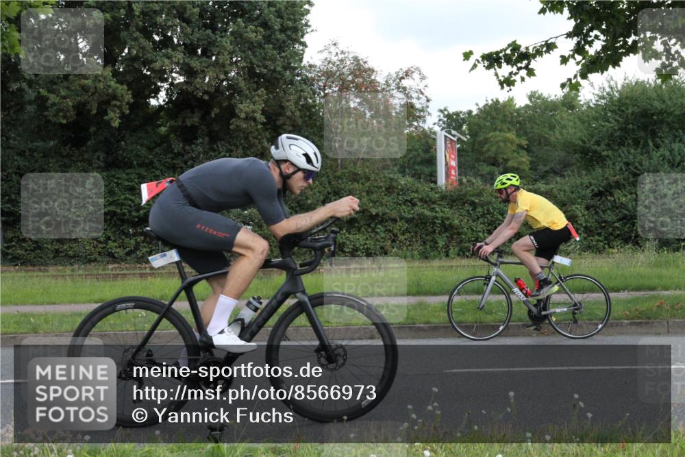 10.08.2025 - GEWOBA Citytriathlon Bremen Yannick Fuchs http://msf.ph/oto/8566973 10.08.2025 12:26:27 Radfahren 574, 608, 628, 668, 731, 808, 837, 903, 930, 972 meine-sportfotos.de