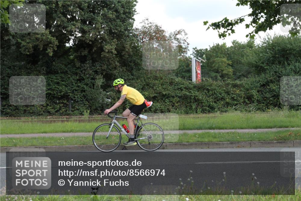 10.08.2025 - GEWOBA Citytriathlon Bremen Yannick Fuchs http://msf.ph/oto/8566974 10.08.2025 12:26:27 Radfahren 574, 608, 628, 668, 731, 808, 837, 903, 930, 972 meine-sportfotos.de