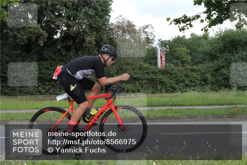 10.08.2025 - GEWOBA Citytriathlon Bremen Yannick Fuchs http://msf.ph/oto/8566975 10.08.2025 12:26:29 Radfahren 574, 608, 628, 668, 731, 808, 837, 903, 930, 972 meine-sportfotos.de