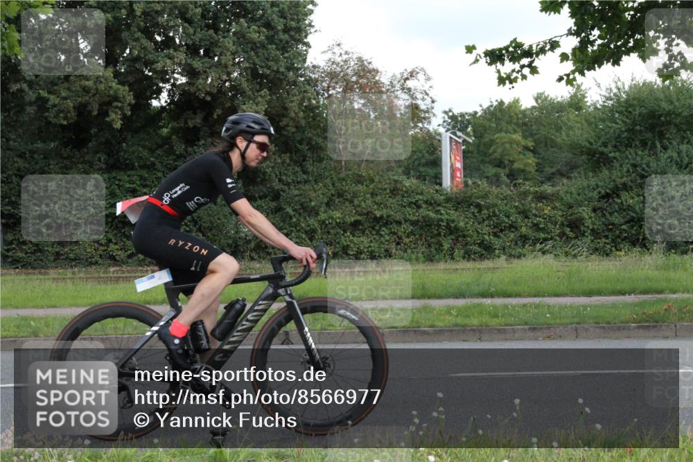 10.08.2025 - GEWOBA Citytriathlon Bremen Yannick Fuchs http://msf.ph/oto/8566977 10.08.2025 12:26:32 Radfahren 574, 628, 668, 731, 837, 903, 930, 939, 972 meine-sportfotos.de