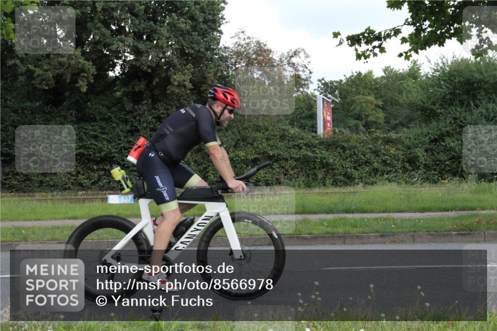 10.08.2025 - GEWOBA Citytriathlon Bremen Yannick Fuchs http://msf.ph/oto/8566978 10.08.2025 12:26:32 Radfahren 574, 628, 668, 731, 837, 903, 930, 939, 972 meine-sportfotos.de
