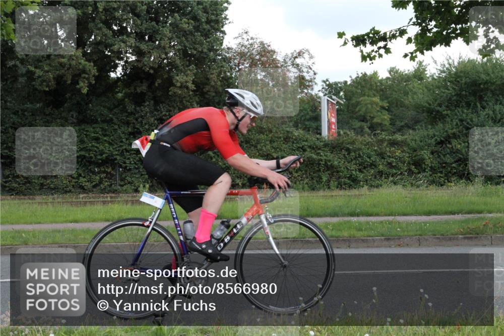 10.08.2025 - GEWOBA Citytriathlon Bremen Yannick Fuchs http://msf.ph/oto/8566980 10.08.2025 12:26:36 Radfahren 574, 628, 668, 710, 731, 837, 903, 930, 939, 946, 972 meine-sportfotos.de