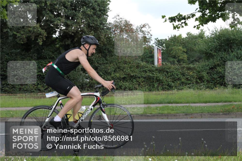 10.08.2025 - GEWOBA Citytriathlon Bremen Yannick Fuchs http://msf.ph/oto/8566981 10.08.2025 12:26:37 Radfahren 574, 628, 644, 668, 710, 731, 837, 846, 903, 930, 939, 946, 972 meine-sportfotos.de
