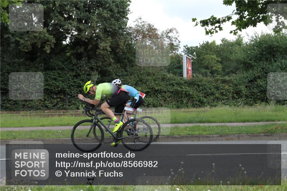 10.08.2025 - GEWOBA Citytriathlon Bremen Yannick Fuchs http://msf.ph/oto/8566982 10.08.2025 12:26:38 Radfahren 574, 628, 644, 668, 710, 731, 837, 846, 889, 903, 930, 939, 946, 972 meine-sportfotos.de