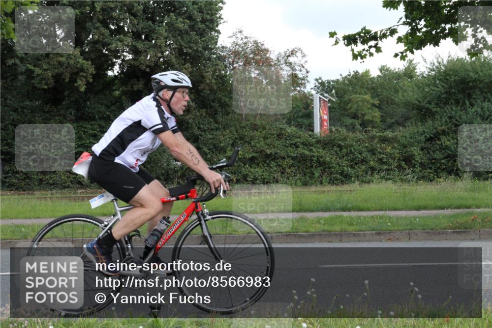10.08.2025 - GEWOBA Citytriathlon Bremen Yannick Fuchs http://msf.ph/oto/8566983 10.08.2025 12:26:39 Radfahren 574, 628, 644, 668, 710, 731, 837, 846, 889, 903, 930, 939, 946, 972 meine-sportfotos.de