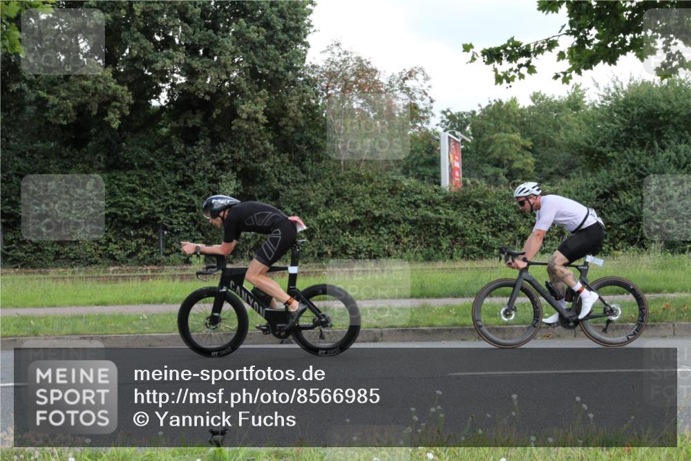 10.08.2025 - GEWOBA Citytriathlon Bremen Yannick Fuchs http://msf.ph/oto/8566985 10.08.2025 12:26:45 Radfahren 574, 644, 668, 703, 710, 837, 846, 889, 903, 928, 930, 939, 946, 948, 972 meine-sportfotos.de