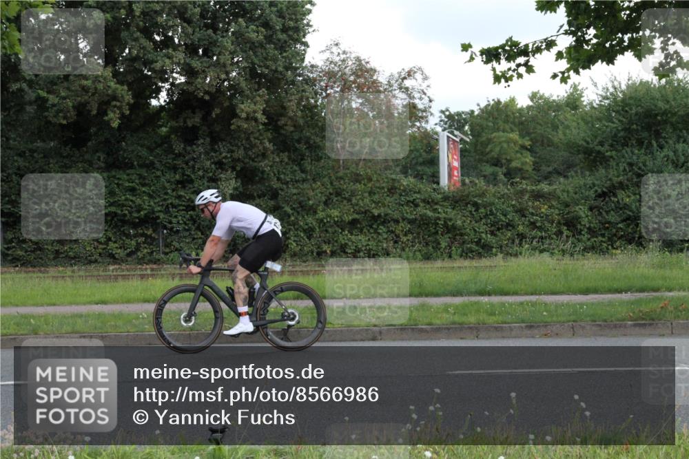 10.08.2025 - GEWOBA Citytriathlon Bremen Yannick Fuchs http://msf.ph/oto/8566986 10.08.2025 12:26:45 Radfahren 574, 644, 668, 703, 710, 837, 846, 889, 903, 928, 930, 939, 946, 948, 972 meine-sportfotos.de