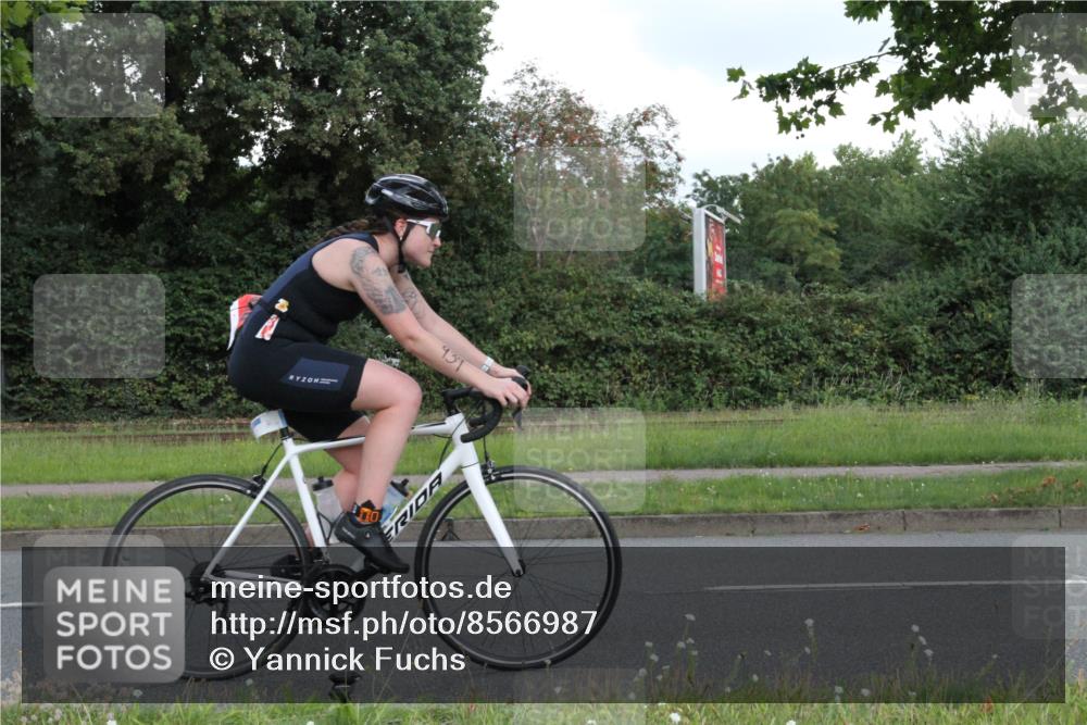 10.08.2025 - GEWOBA Citytriathlon Bremen Yannick Fuchs http://msf.ph/oto/8566987 10.08.2025 12:26:45 Radfahren 574, 644, 668, 703, 710, 837, 846, 889, 903, 928, 930, 939, 946, 948, 972 meine-sportfotos.de