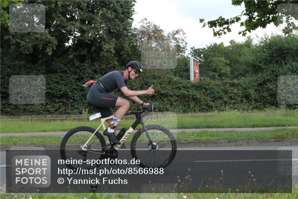 10.08.2025 - GEWOBA Citytriathlon Bremen Yannick Fuchs http://msf.ph/oto/8566988 10.08.2025 12:26:47 Radfahren 574, 644, 668, 703, 710, 846, 889, 903, 928, 939, 946, 948 meine-sportfotos.de