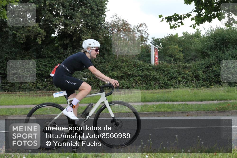 10.08.2025 - GEWOBA Citytriathlon Bremen Yannick Fuchs http://msf.ph/oto/8566989 10.08.2025 12:26:48 Radfahren 574, 644, 668, 703, 710, 846, 889, 903, 928, 939, 946, 948 meine-sportfotos.de