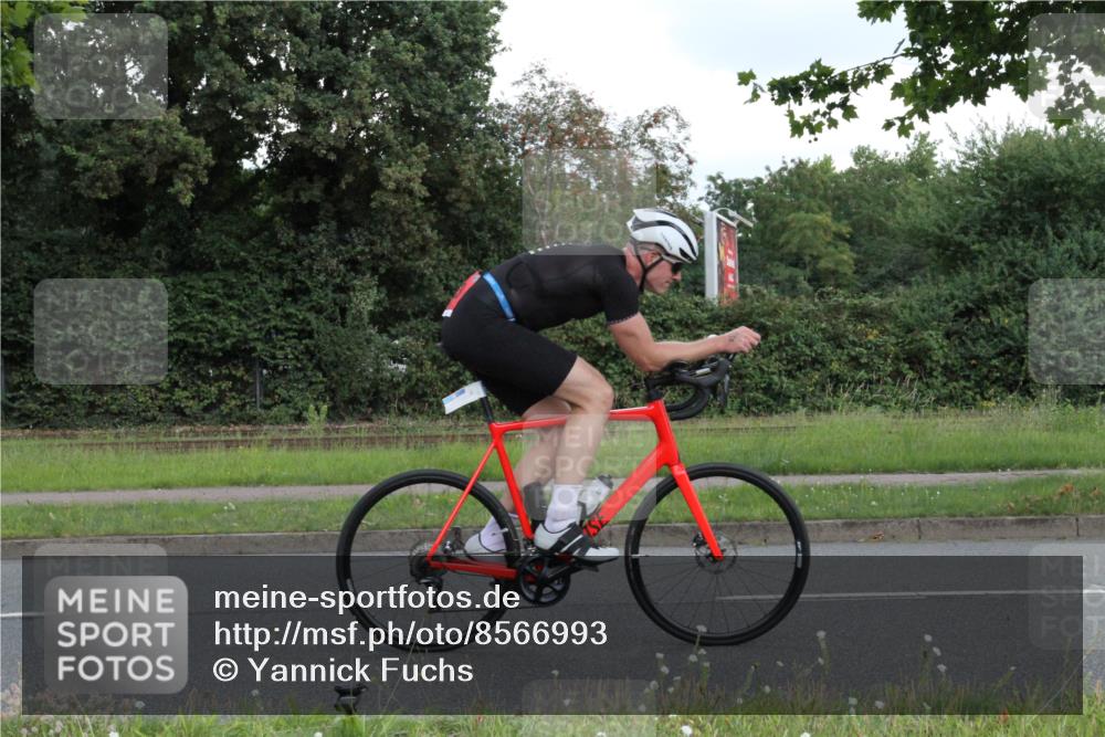 10.08.2025 - GEWOBA Citytriathlon Bremen Yannick Fuchs http://msf.ph/oto/8566993 10.08.2025 12:26:55 Radfahren 644, 703, 710, 727, 846, 889, 928, 939, 946, 948, 1003 meine-sportfotos.de