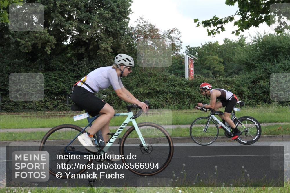 10.08.2025 - GEWOBA Citytriathlon Bremen Yannick Fuchs http://msf.ph/oto/8566994 10.08.2025 12:26:56 Radfahren 644, 703, 710, 727, 846, 889, 928, 939, 946, 948, 1003 meine-sportfotos.de