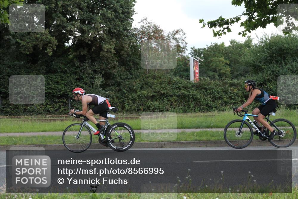 10.08.2025 - GEWOBA Citytriathlon Bremen Yannick Fuchs http://msf.ph/oto/8566995 10.08.2025 12:26:57 Radfahren 644, 703, 710, 727, 846, 889, 928, 939, 946, 948, 1003 meine-sportfotos.de