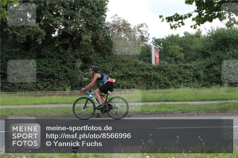 10.08.2025 - GEWOBA Citytriathlon Bremen Yannick Fuchs http://msf.ph/oto/8566996 10.08.2025 12:26:57 Radfahren 644, 703, 710, 727, 846, 889, 928, 939, 946, 948, 1003 meine-sportfotos.de