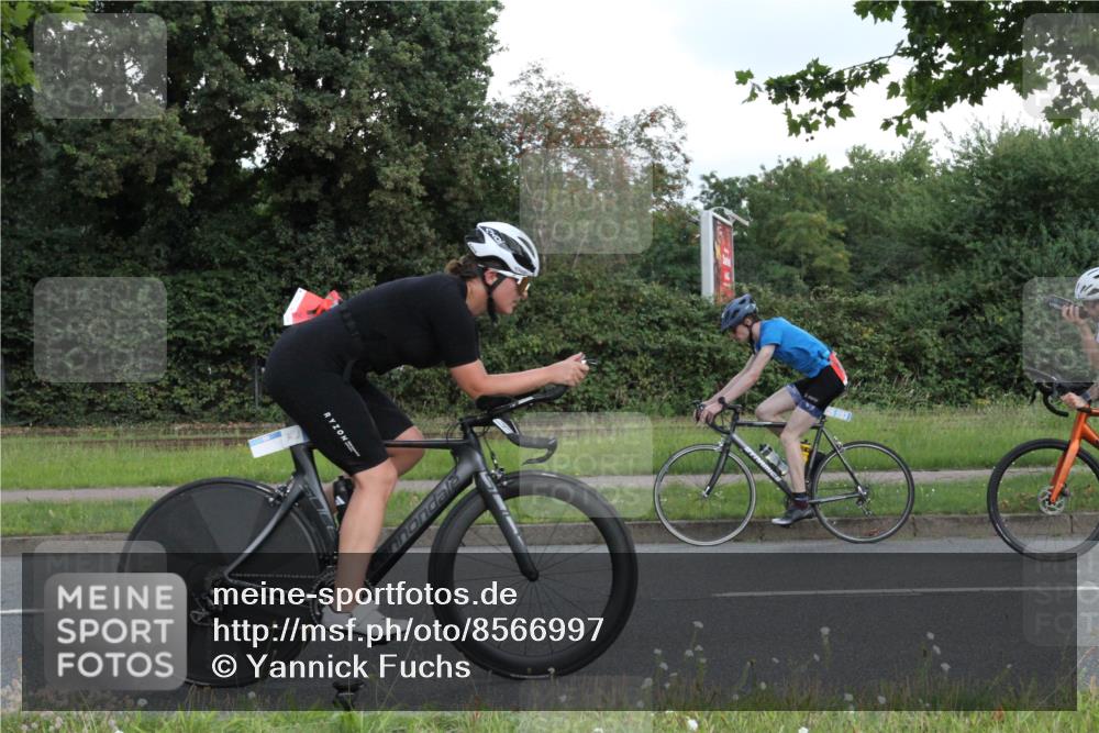 10.08.2025 - GEWOBA Citytriathlon Bremen Yannick Fuchs http://msf.ph/oto/8566997 10.08.2025 12:26:59 Radfahren 607, 644, 703, 727, 846, 889, 928, 946, 948, 1003 meine-sportfotos.de
