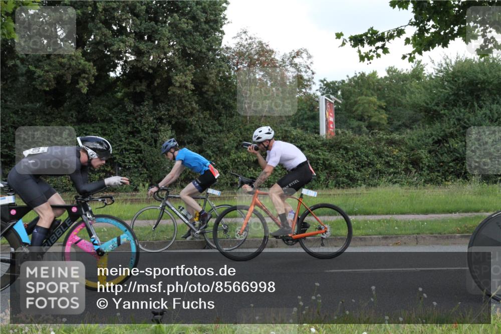 10.08.2025 - GEWOBA Citytriathlon Bremen Yannick Fuchs http://msf.ph/oto/8566998 10.08.2025 12:26:59 Radfahren 607, 644, 703, 727, 846, 889, 928, 946, 948, 1003 meine-sportfotos.de
