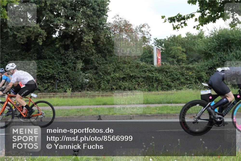 10.08.2025 - GEWOBA Citytriathlon Bremen Yannick Fuchs http://msf.ph/oto/8566999 10.08.2025 12:27:00 Radfahren 607, 644, 703, 727, 846, 889, 928, 948, 1003 meine-sportfotos.de