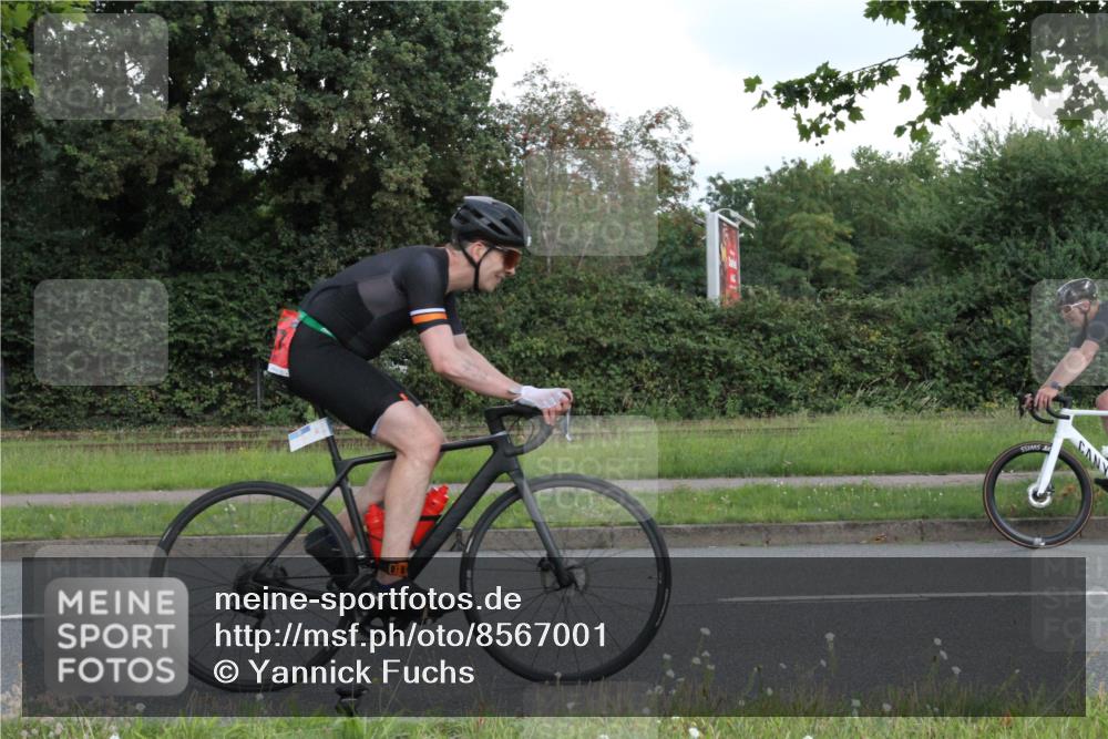 10.08.2025 - GEWOBA Citytriathlon Bremen Yannick Fuchs http://msf.ph/oto/8567001 10.08.2025 12:27:03 Radfahren 607, 703, 727, 889, 918, 928, 948, 1003 meine-sportfotos.de
