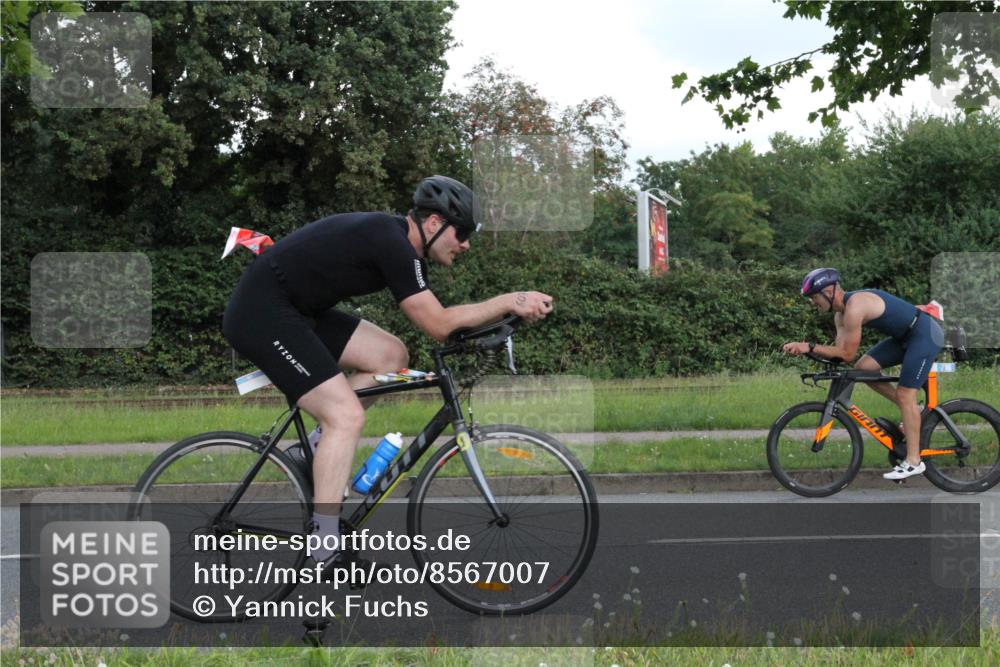 10.08.2025 - GEWOBA Citytriathlon Bremen Yannick Fuchs http://msf.ph/oto/8567007 10.08.2025 12:27:11 Radfahren 586, 607, 633, 727, 918, 962, 1003 meine-sportfotos.de