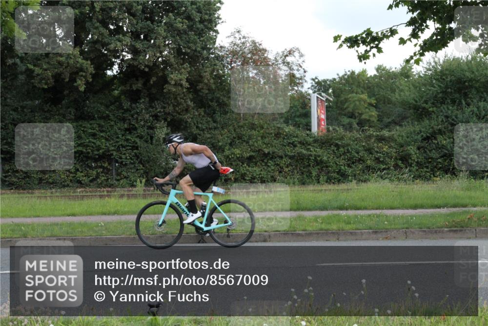 10.08.2025 - GEWOBA Citytriathlon Bremen Yannick Fuchs http://msf.ph/oto/8567009 10.08.2025 12:27:14 Radfahren 586, 607, 633, 727, 792, 918, 962, 1003 meine-sportfotos.de