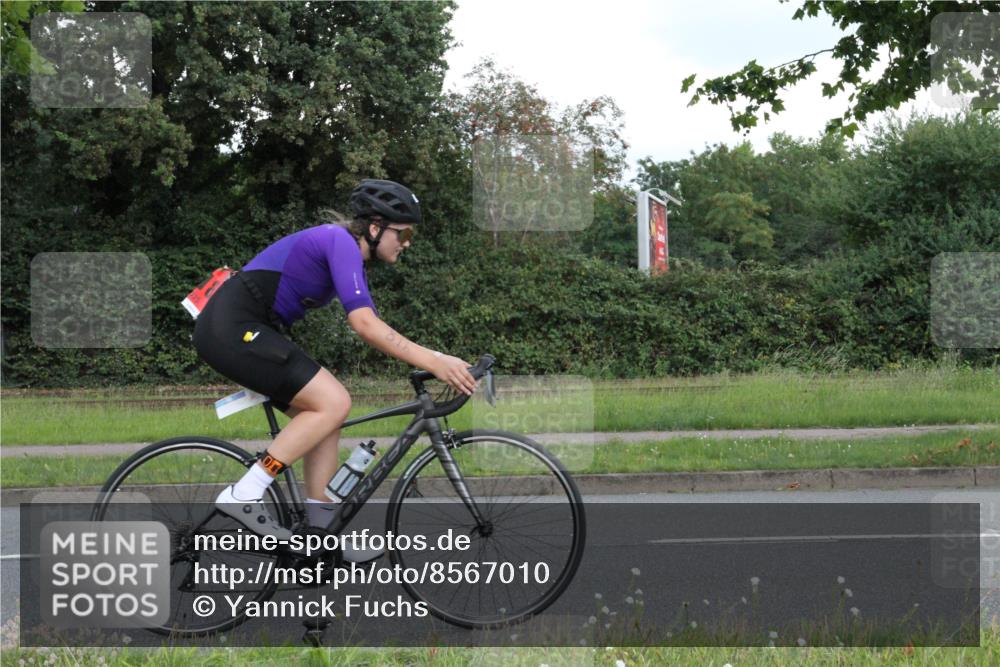 10.08.2025 - GEWOBA Citytriathlon Bremen Yannick Fuchs http://msf.ph/oto/8567010 10.08.2025 12:27:15 Radfahren 586, 607, 633, 727, 792, 918, 962, 1003 meine-sportfotos.de