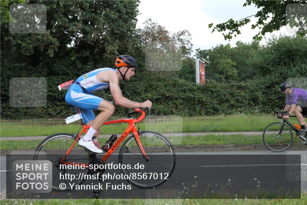 10.08.2025 - GEWOBA Citytriathlon Bremen Yannick Fuchs http://msf.ph/oto/8567012 10.08.2025 12:27:19 Radfahren 586, 607, 633, 792, 835, 918, 962 meine-sportfotos.de