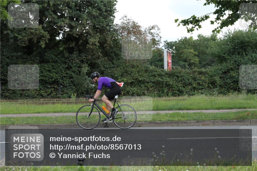 10.08.2025 - GEWOBA Citytriathlon Bremen Yannick Fuchs http://msf.ph/oto/8567013 10.08.2025 12:27:19 Radfahren 586, 607, 633, 792, 835, 918, 962 meine-sportfotos.de