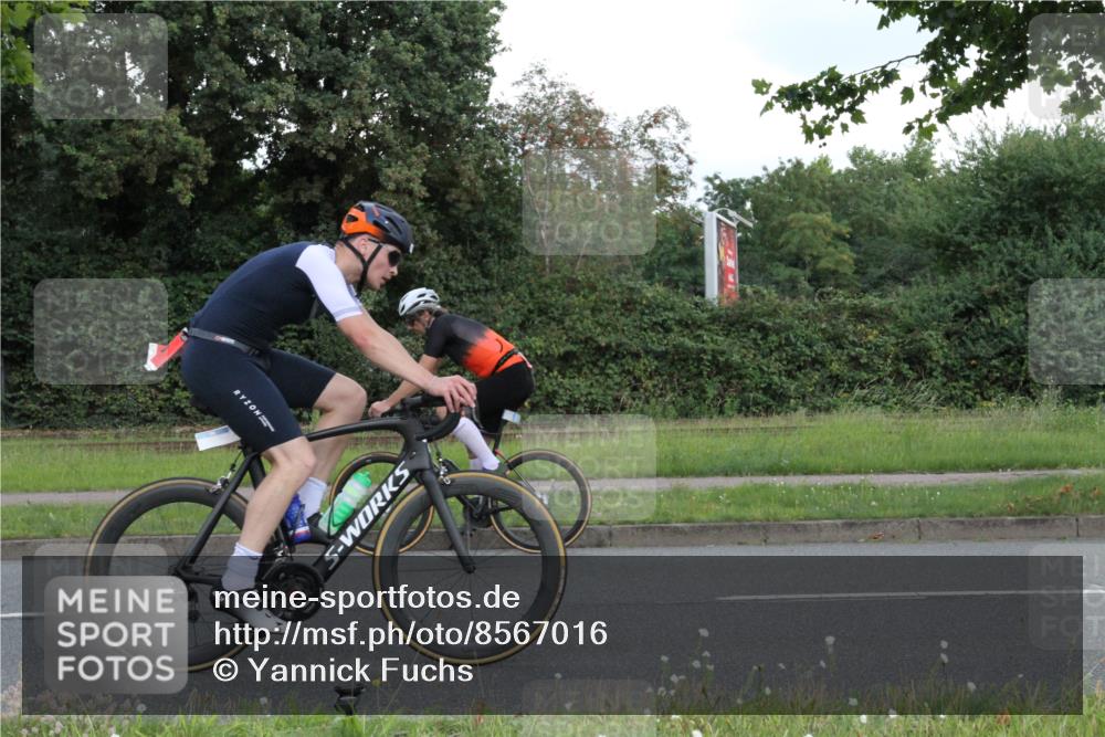 10.08.2025 - GEWOBA Citytriathlon Bremen Yannick Fuchs http://msf.ph/oto/8567016 10.08.2025 12:27:23 Radfahren 568, 586, 607, 633, 792, 835, 918, 929, 962, 1038 meine-sportfotos.de